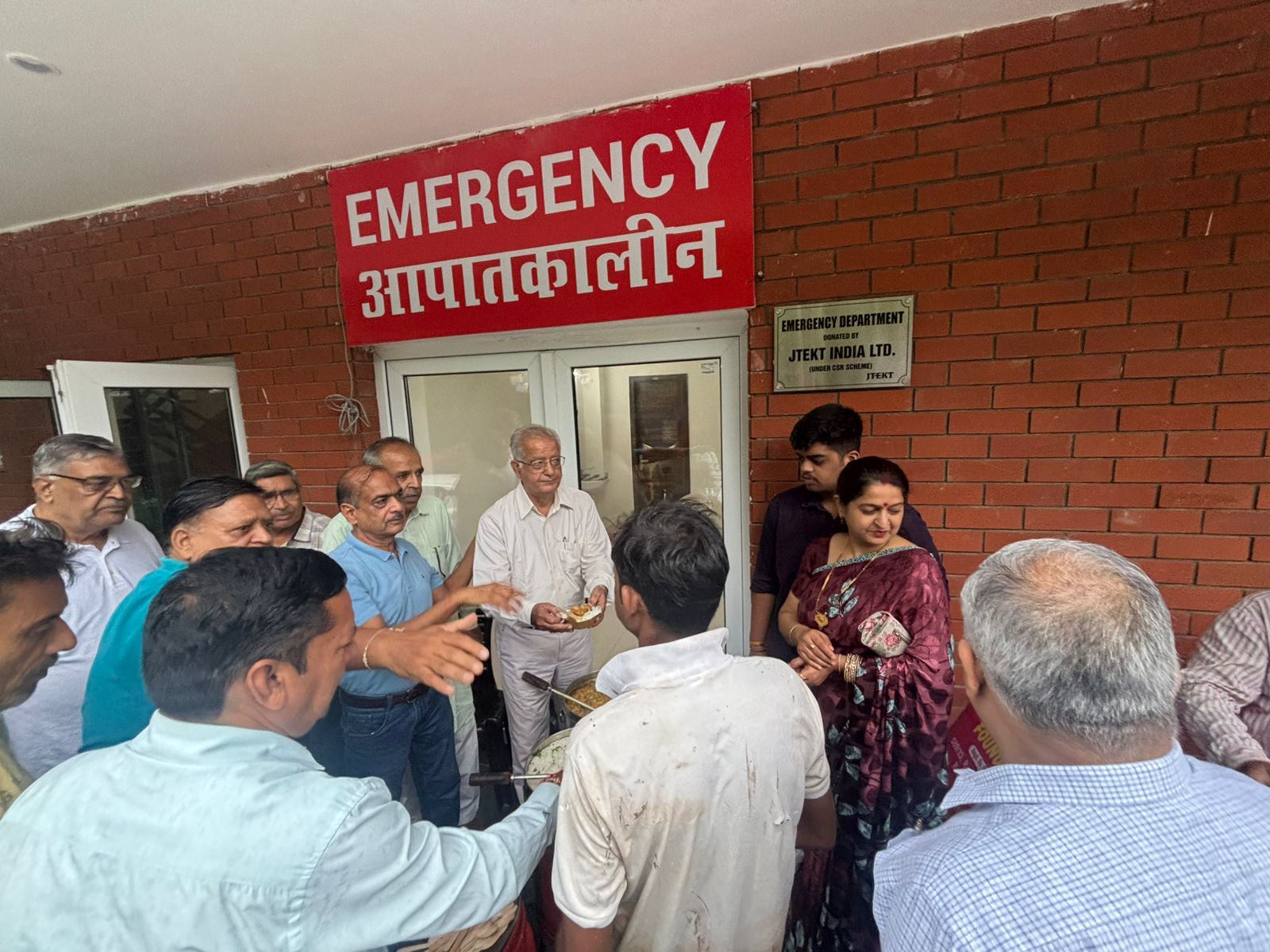 Meal distribution outside the hospital emergency department